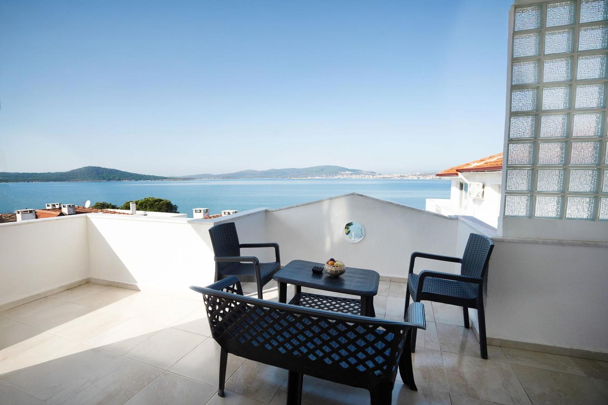 Camlik 87 Hotel Ayvalik Exterior photo