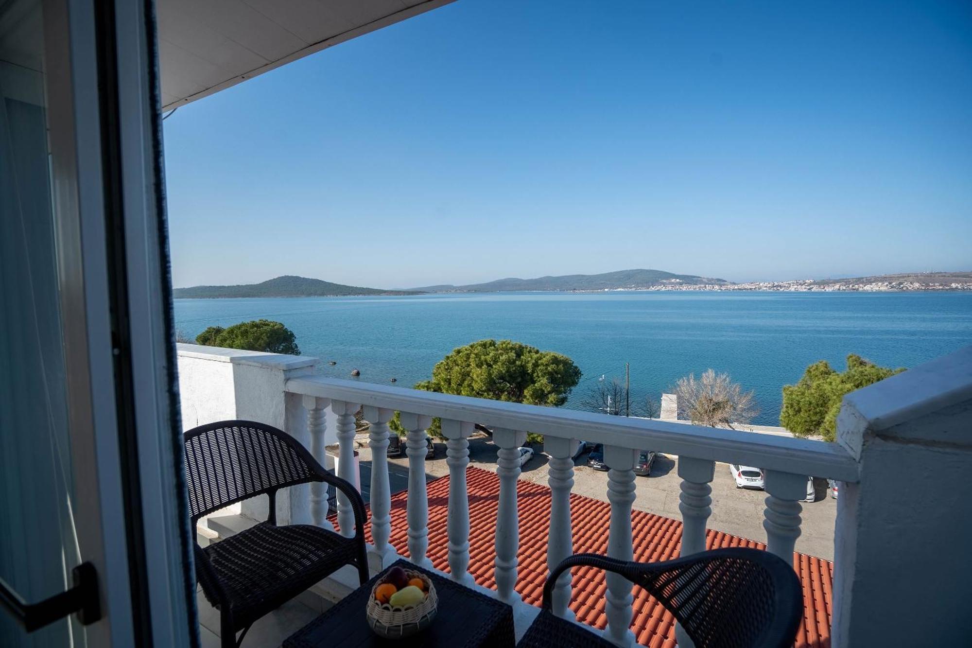 Camlik 87 Hotel Ayvalik Exterior photo