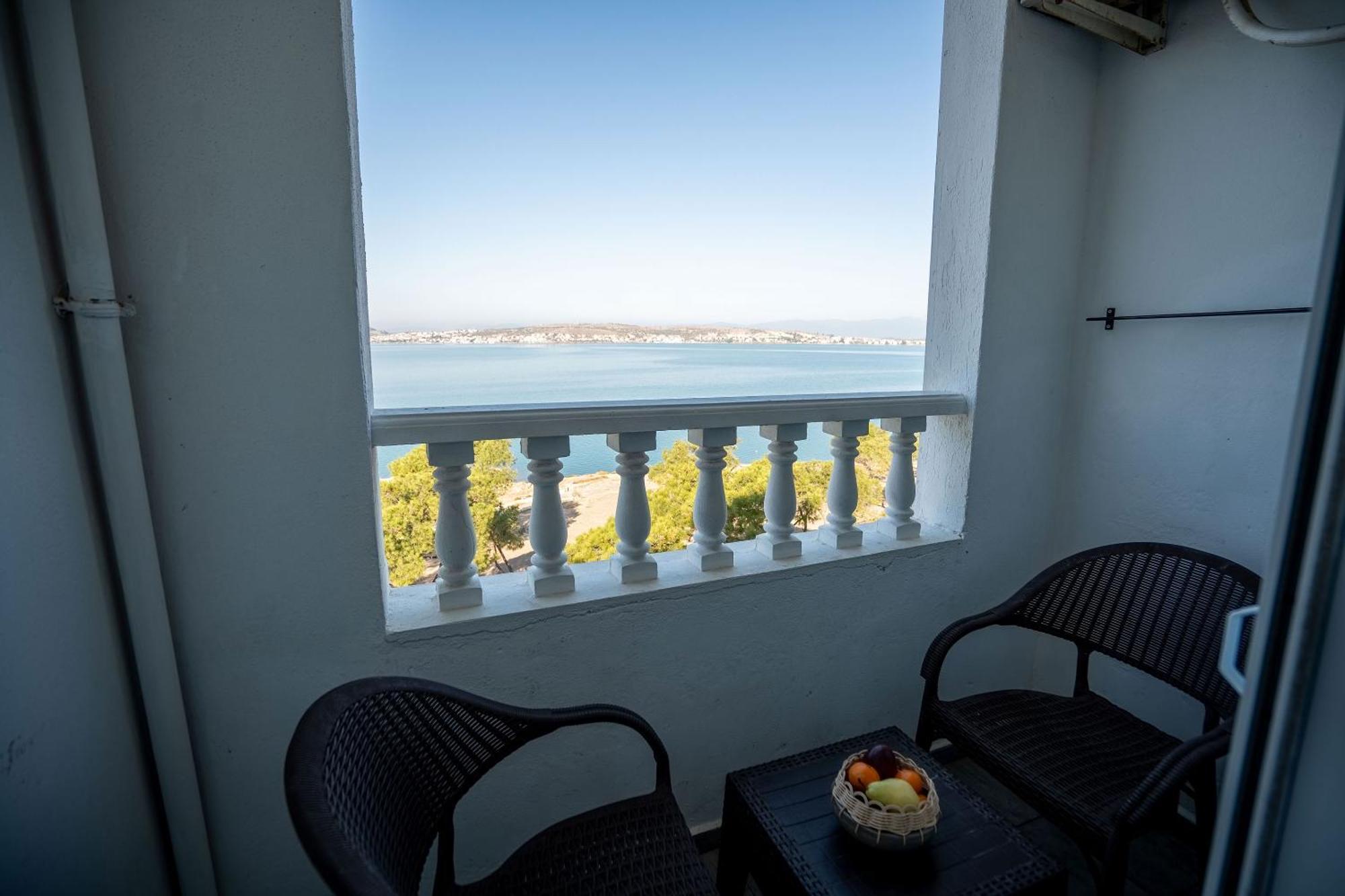 Camlik 87 Hotel Ayvalik Exterior photo