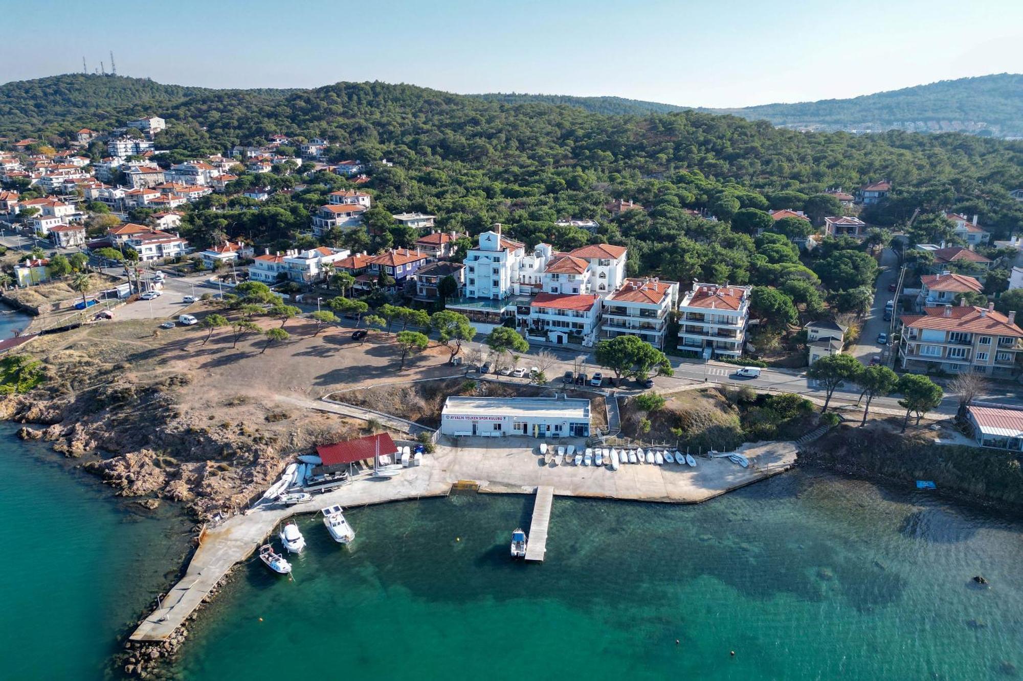 Camlik 87 Hotel Ayvalik Exterior photo